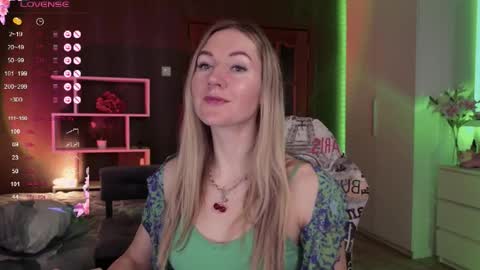 Alisia  Monday to Friday from 10 am to 4 pm GMT 2 online show from 11-21-25, 08:35