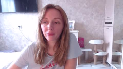 Snapshot of hellokittykaty chatting on 05-15-26, 06:20 Victory online show from 05-15-26, 06:20