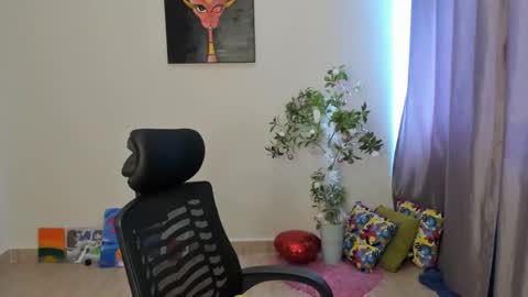 Snapshot of hellotitty_ chatting on 12-16-24, 06:10 Sandy online show from 12-16-24, 06:10