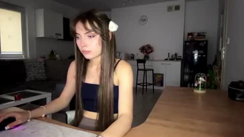 Snapshot of hellyluxury chatting on 07-17-26, 06:13 hellyluxury online show from 07-17-26, 06:13
