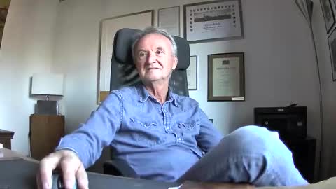 Snapshot of helmut227 chatting on 11-07-25, 02:17 helmut227 online show from 11-07-25, 02:17