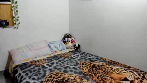 helokitkat online show from 11-19-25, 04:34