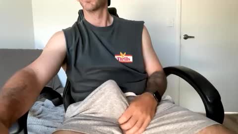 Snapshot of hendo92 chatting on 12-18-25, 03:23 Hendo online show from 12-18-25, 03:23