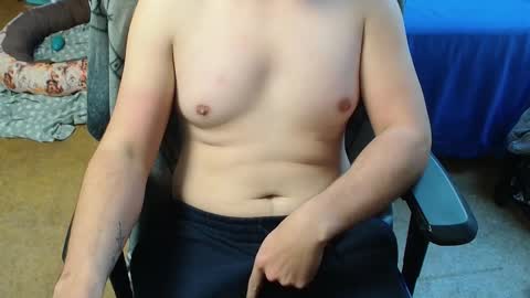 Snapshot of hendy2201 chatting on 09-15-25, 04:07 Hendrik online show from 09-15-25, 04:07