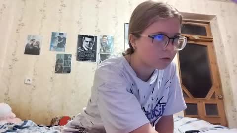 Snapshot of henrietteduchesne chatting on 07-08-26, 09:08 Leila online show from 07-08-26, 09:08