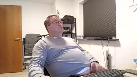 henrikrp1971 online show from 11-23-25, 07:35