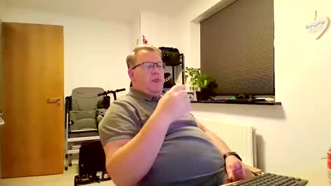 henrikrp1971 online show from 12-02-25, 07:09