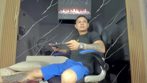 henrydouglas online show from 04-28-26, 05:01