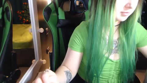 Snapshot of hentaishiing chatting on 09-24-25, 01:58 Hentaishiing online show from 09-24-25, 01:58