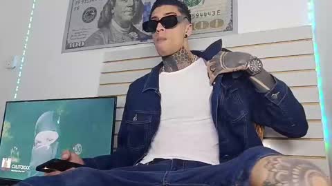 Snapshot of henzzeld420 chatting on 05-19-26, 01:00 Henzeld online show from 05-19-26, 01:00
