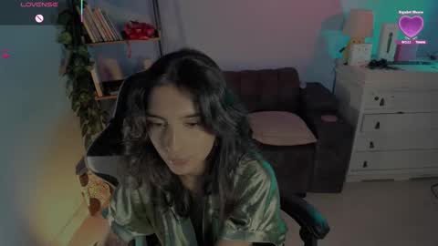 Hello I am Valentina independent Colombian model I love sensuality and pleasure welcome online show from 03-18-26, 07:06