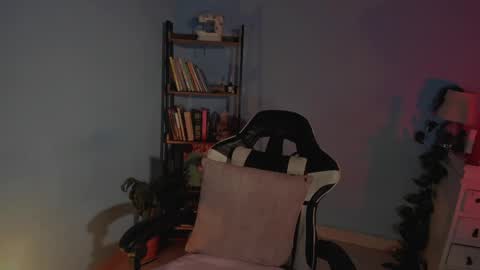 Hello I am Valentina independent Colombian model I love sensuality and pleasure welcome online show from 04-16-26, 04:46