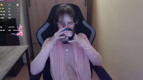 Snapshot of heraluna_ chatting on 01-26-25, 10:35 HeraLuna  online show from 01-26-25, 10:35