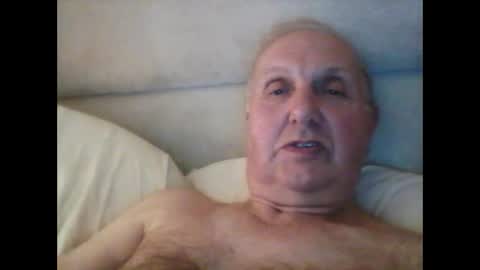 Snapshot of herdsman3 chatting on 12-22-24, 01:01 herdsman3 online show from 12-22-24, 01:01