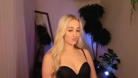 Elise online show from 03-31-26, 02:02