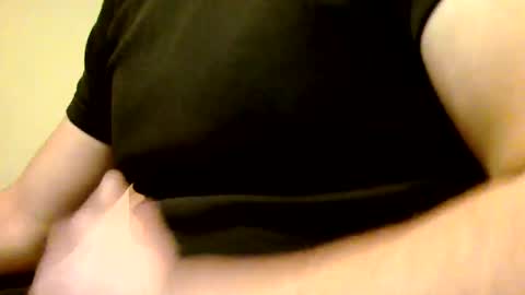 Snapshot of heretost chatting on 01-02-25, 01:06 mr D online show from 01-02-25, 01:06