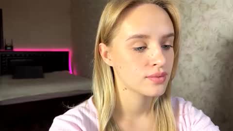 Sylvia online show from 10-10-25, 07:18