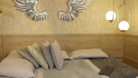 Hermione Scott online show from 01-17-25, 01:03