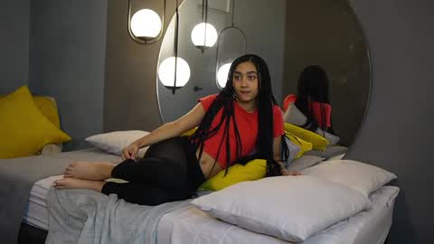 Hermione Scott online show from 02-05-25, 01:33