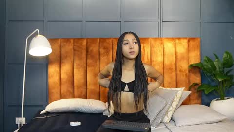 Hermione Scott online show from 02-18-25, 01:33