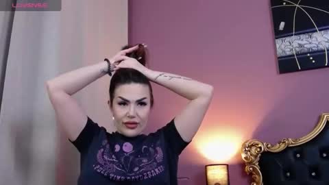 Snapshot of hessahessy chatting on 02-17-25, 11:34 Hessy online show from 02-17-25, 11:34