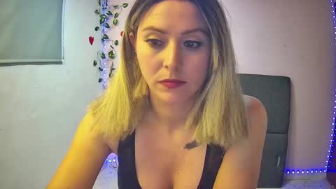 Hestesiaxx online show from 12-14-24, 01:50