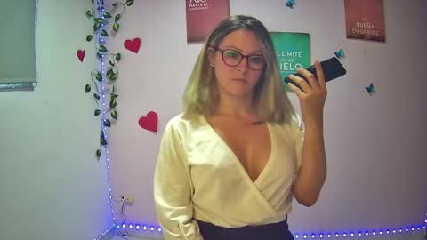 Hestesiaxx online show from 01-15-25, 10:46