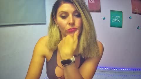 Hestesiaxx online show from 09-10-25, 01:38