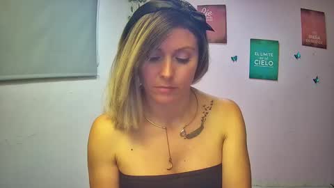 Hestesiaxx online show from 09-17-25, 02:35