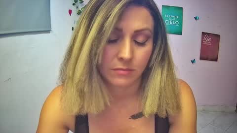 Hestesiaxx online show from 04-16-26, 10:56