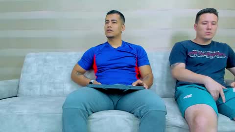 Snapshot of heteros_men chatting on 02-14-25, 01:40 heteros men online show from 02-14-25, 01:40