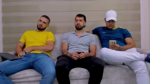 Snapshot of heteros_men chatting on 02-21-25, 01:33 heteros men online show from 02-21-25, 01:33