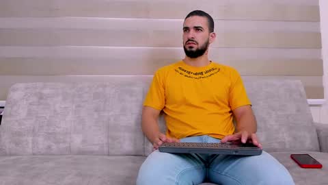 Snapshot of heteros_men chatting on 03-06-25, 01:14 heteros men online show from 03-06-25, 01:14