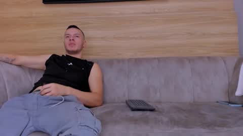 Snapshot of heteros_men chatting on 09-15-25, 07:47 heteros men online show from 09-15-25, 07:47