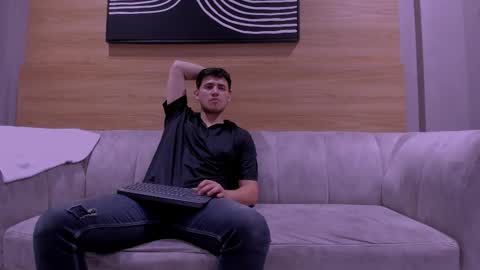 Snapshot of heteros_men chatting on 12-03-25, 02:37 heteros men online show from 12-03-25, 02:37