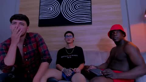 Snapshot of heteros_men chatting on 12-04-25, 02:48 heteros men online show from 12-04-25, 02:48