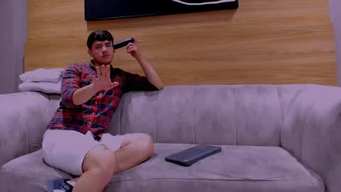 Snapshot of heteros_men chatting on 12-15-25, 01:26 heteros men online show from 12-15-25, 01:26