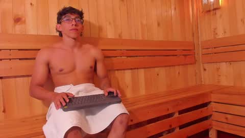 Snapshot of heteros_men chatting on 04-28-26, 01:48 heteros men online show from 04-28-26, 01:48