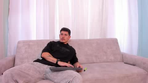 Snapshot of heteros_men chatting on 05-19-26, 08:48 heteros men online show from 05-19-26, 08:48