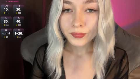 Snapshot of hey_nora_ chatting on 06-05-26, 10:37 Nora online show from 06-05-26, 10:37