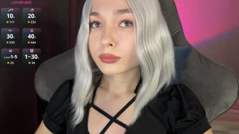 Snapshot of hey_nora_ chatting on 06-10-26, 12:11 Nora online show from 06-10-26, 12:11