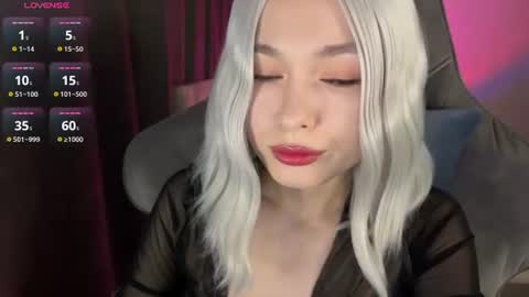 Snapshot of hey_nora_ chatting on 06-11-26, 12:08 Nora online show from 06-11-26, 12:08
