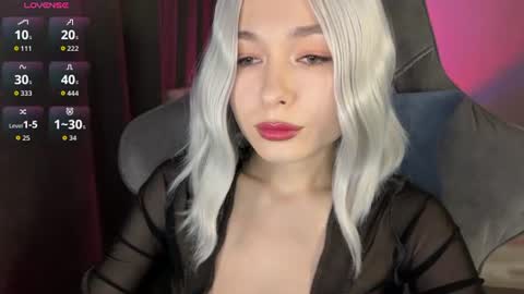 Snapshot of hey_nora_ chatting on 06-11-26, 12:32 Nora online show from 06-11-26, 12:32