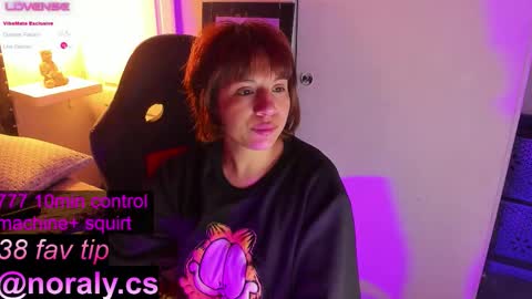 Snapshot of hey_noraly chatting on 10-16-25, 04:24 Noraly  online show from 10-16-25, 04:24