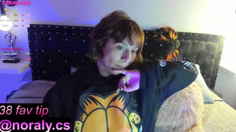 Snapshot of hey_noraly chatting on 10-17-25, 04:15 Noraly  online show from 10-17-25, 04:15