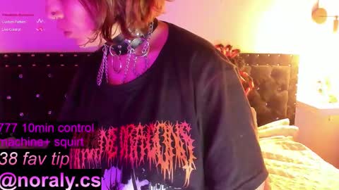 Snapshot of hey_noraly chatting on 10-19-25, 04:13 Noraly  online show from 10-19-25, 04:13