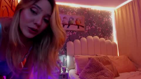 Snapshot of heymartina chatting on 05-18-26, 03:51 Martina Ricci Show schedule Monday to Friday 8am colombia time I work some weekends online show from 05-18-26, 03:51