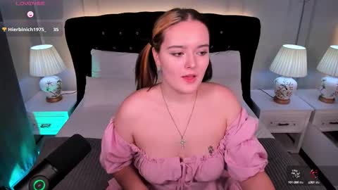 Snapshot of heymarybaby chatting on 09-25-25, 07:56 Amazing Mary online show from 09-25-25, 07:56