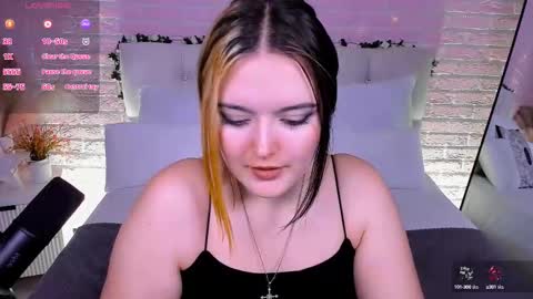 Snapshot of heymarybaby chatting on 10-08-25, 11:08 Amazing Mary online show from 10-08-25, 11:08