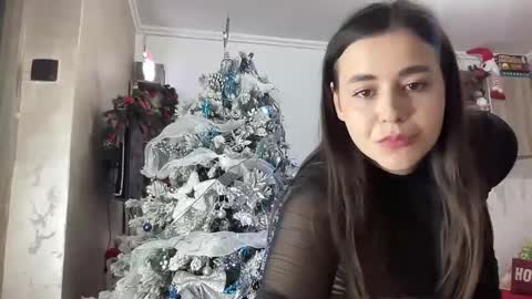 Snapshot of heymiavoss chatting on 12-17-25, 02:06 mia online show from 12-17-25, 02:06